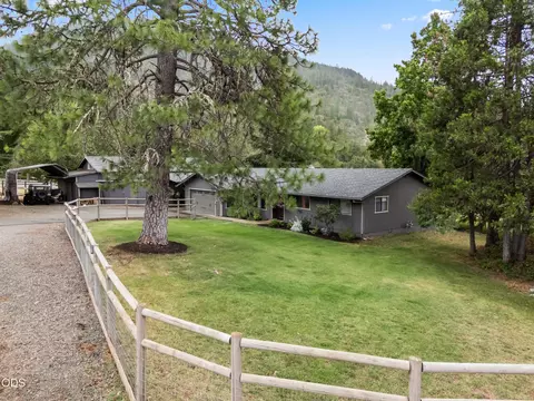 555 Grouse Creek Rd, Grants Pass, OR 97526
