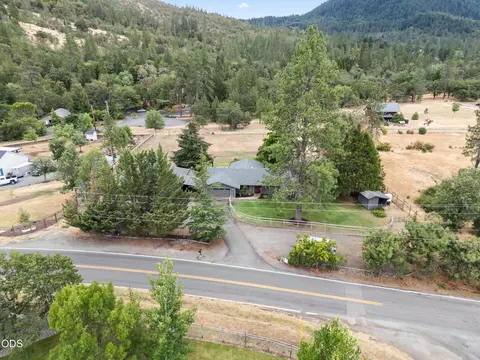 555 Grouse Creek Rd, Grants Pass, OR 97526