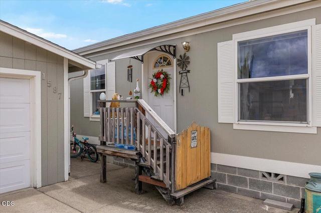 1587 SW Sun Glo Dr, Grants Pass, OR 97527