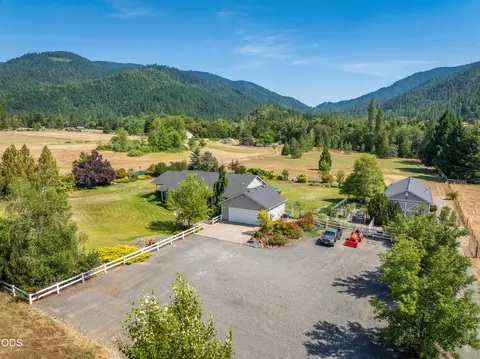 3959 Jumpoff Joe Creek Rd, Grants Pass, OR 97526
