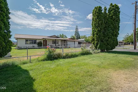 6181 Thistle Ln, Central Point, OR 97502