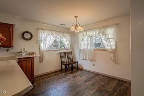 Dining - 6181 Thistle Ln, Central Point, OR 97502 photo 1 of 1