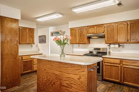Kitchen - 6181 Thistle Ln, Central Point, OR 97502 photo 4 of 4