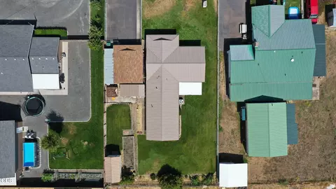 View/Area - 6181 Thistle Ln, Central Point, OR 97502 photo 3 of 5