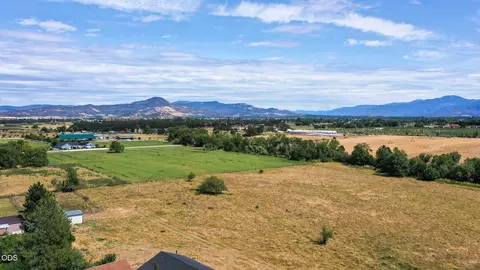 View/Area - 6181 Thistle Ln, Central Point, OR 97502 photo 4 of 5
