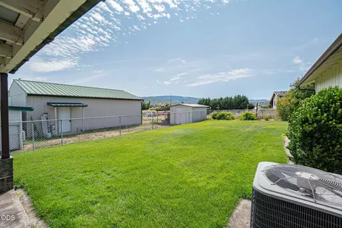 Exterior - 6181 Thistle Ln, Central Point, OR 97502 photo 7 of 7