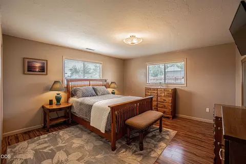 Bedroom - 6181 Thistle Ln, Central Point, OR 97502 photo 2 of 3