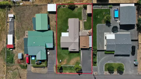 View/Area - 6181 Thistle Ln, Central Point, OR 97502 photo 2 of 5