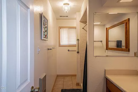 Bath - 6181 Thistle Ln, Central Point, OR 97502 photo 2 of 2