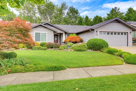 3343 Edgewater Dr, Medford, OR 97504