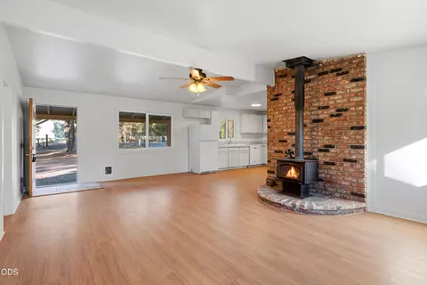 Living - 52856 Meadow Ln, La Pine, OR 97739 photo 2 of 3