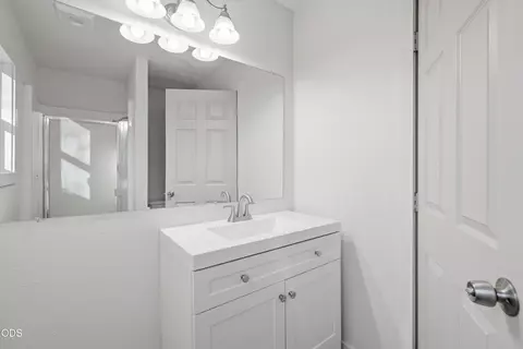 Bath - 52856 Meadow Ln, La Pine, OR 97739 photo 3 of 3