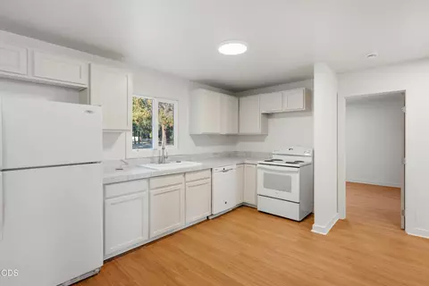 Kitchen - 52856 Meadow Ln, La Pine, OR 97739 photo 1 of 2