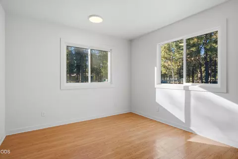 Bedroom - 52856 Meadow Ln, La Pine, OR 97739 photo 5 of 8