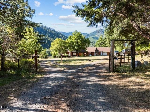 12974 Evans Creek Rd, Rogue River, OR 97537