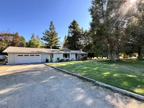 8122 New Hope Rd, Grants Pass, OR 97527