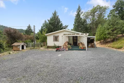 484 Brimstone Rd, Wolf Creek, OR 97497
