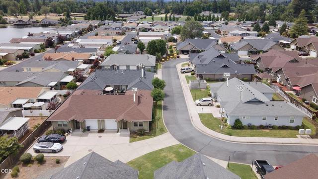 740 SW Kinsington Court Ct #740 741 744 745, Grants Pass, OR 97526