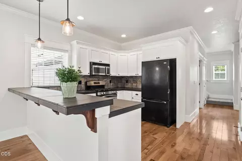 Kitchen - 3368 NE Wild Rivers Loop, Bend, OR 97701 photo 6 of 7