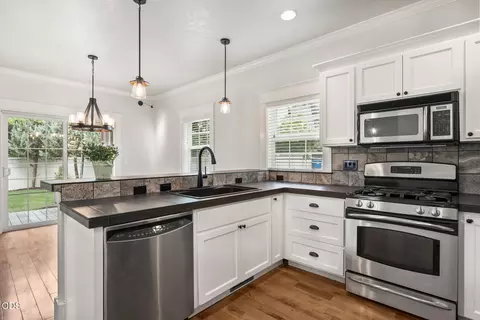 Kitchen - 3368 NE Wild Rivers Loop, Bend, OR 97701 photo 3 of 7