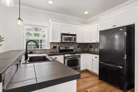 Kitchen - 3368 NE Wild Rivers Loop, Bend, OR 97701 photo 2 of 7