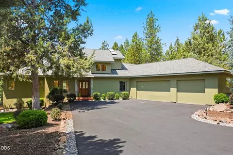 Exterior - 3465 NW Conrad Dr, Bend, OR 97703 photo 8 of 10
