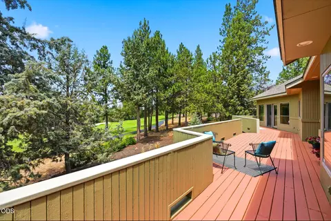 Exterior - 3465 NW Conrad Dr, Bend, OR 97703 photo 3 of 10