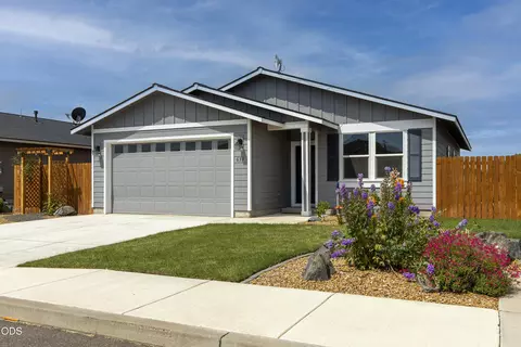 633 Patriot Dr, Metolius, OR 97741