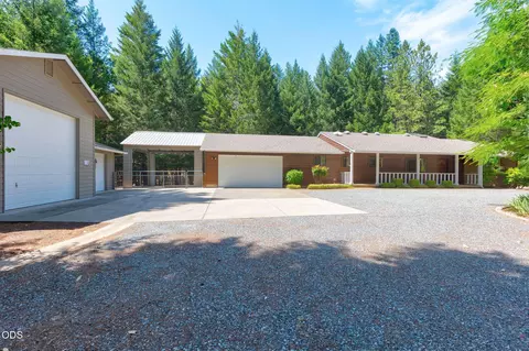 634 Minnow Ln, Wilderville, OR 97543