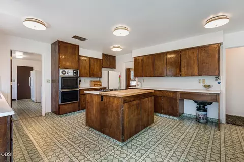 Kitchen - 63510 Gentry Loop, Bend, OR 97701 photo 3 of 3