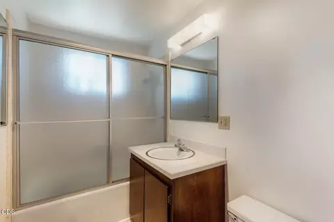 Bath - 63510 Gentry Loop, Bend, OR 97701 photo 3 of 3