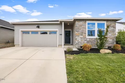 2770 Pronghorn Ln, Medford, OR 97504