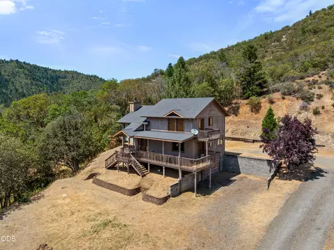 919 Scott Dr, Grants Pass, OR 97527