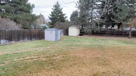 21023 Thomas Dr, Bend, OR 97702 photo 4