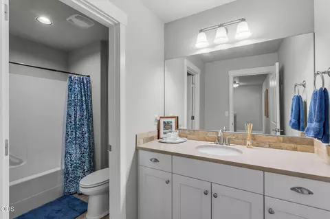 Bath - 60507 Hedgewood, Bend, OR 97702 photo 1 of 1