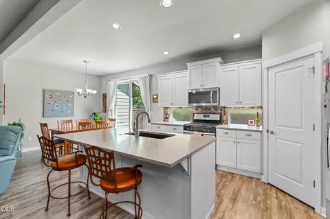 Kitchen - 60507 Hedgewood, Bend, OR 97702 photo 1 of 3