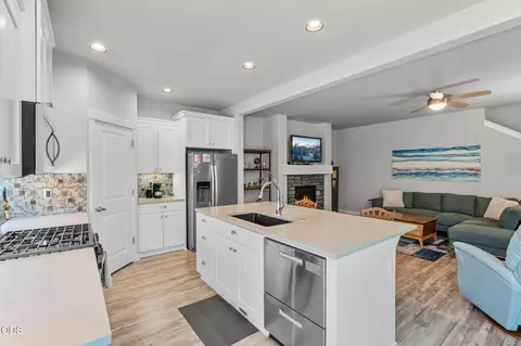 Kitchen - 60507 Hedgewood, Bend, OR 97702 photo 3 of 3