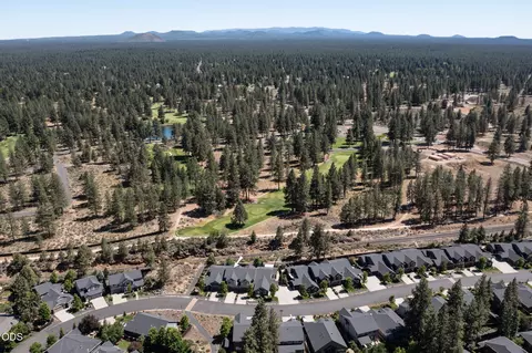 View/Area - 60507 Hedgewood, Bend, OR 97702 photo 7 of 8
