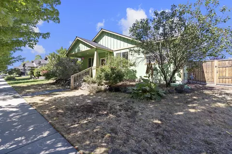 1345 NE 3rd St, Redmond, OR 97756