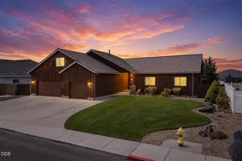 3099 SW Cascade Vista Dr, Redmond, OR 97756