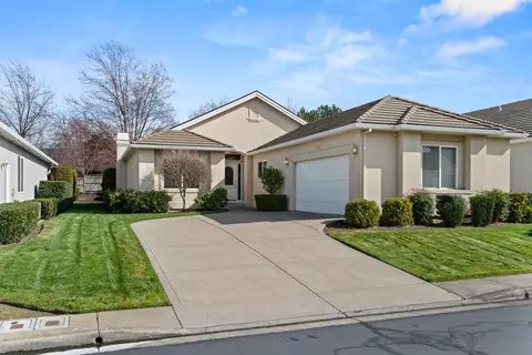 703 Summerwood Dr, Medford, OR 97504