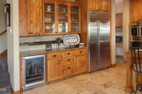Kitchen - 646 NW Powell Butte Loop, Bend, OR 97703 photo 6 of 6