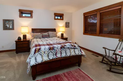Bedroom - 646 NW Powell Butte Loop, Bend, OR 97703 photo 2 of 4
