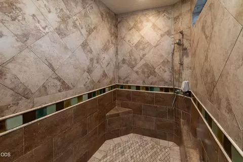 Bath - 646 NW Powell Butte Loop, Bend, OR 97703 photo 3 of 4