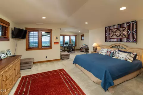 Bedroom - 646 NW Powell Butte Loop, Bend, OR 97703 photo 4 of 4