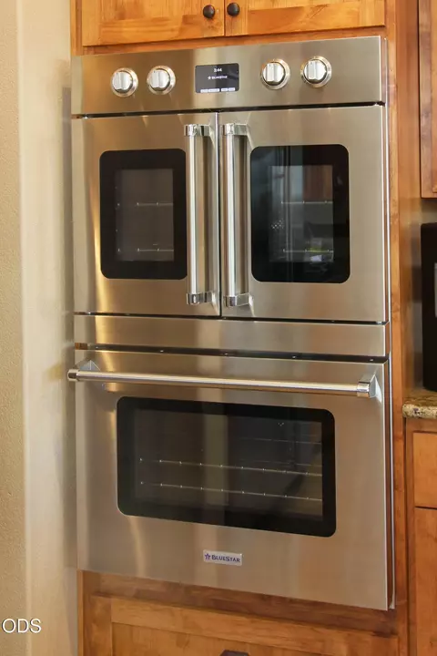 Kitchen - 646 NW Powell Butte Loop, Bend, OR 97703 photo 3 of 6