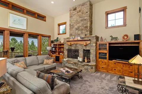 Living - 646 NW Powell Butte Loop, Bend, OR 97703 photo 2 of 4