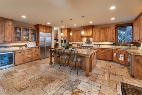 Kitchen - 646 NW Powell Butte Loop, Bend, OR 97703 photo 5 of 6