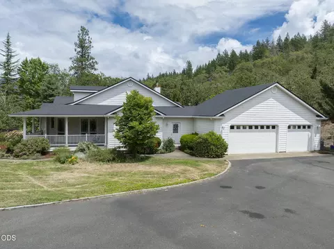 279 Ridgefield Rd, Grants Pass, OR 97527
