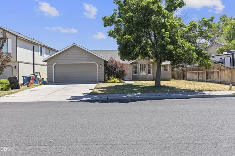 2150 SW 29th St, Redmond, OR 97756